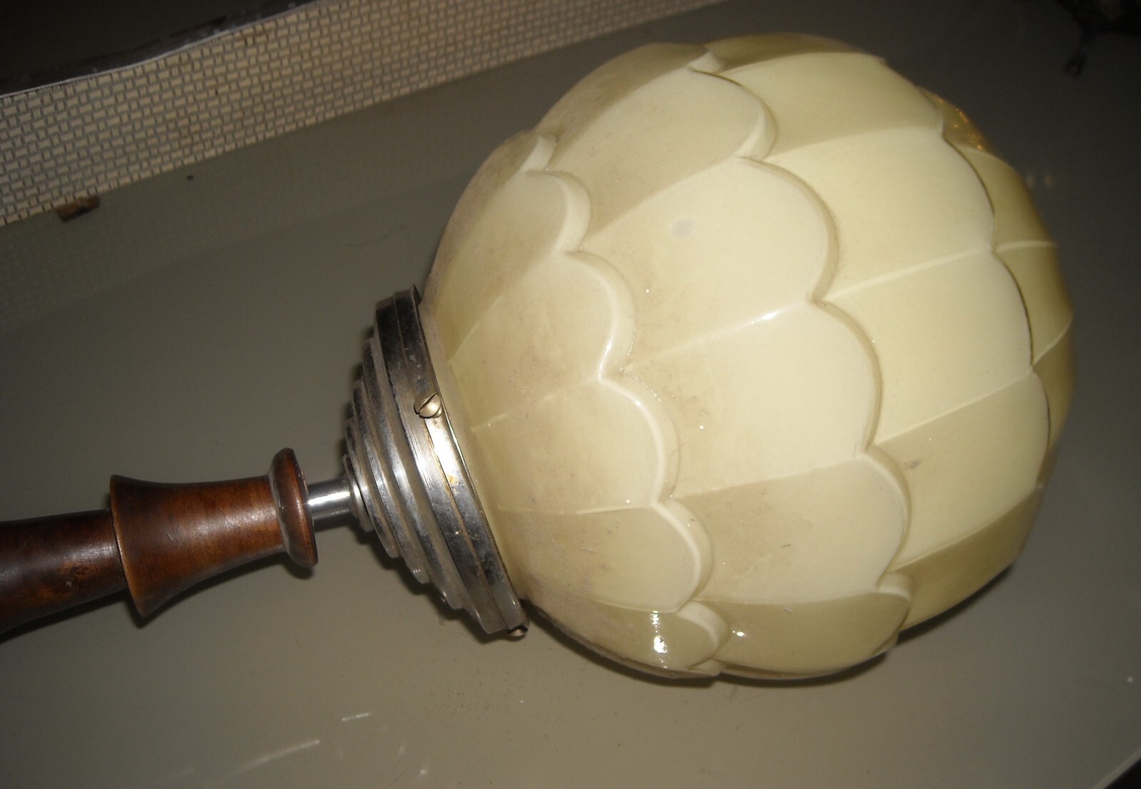 Lampada Artistica Con Coppa In Vetro Modellato Art Déco
