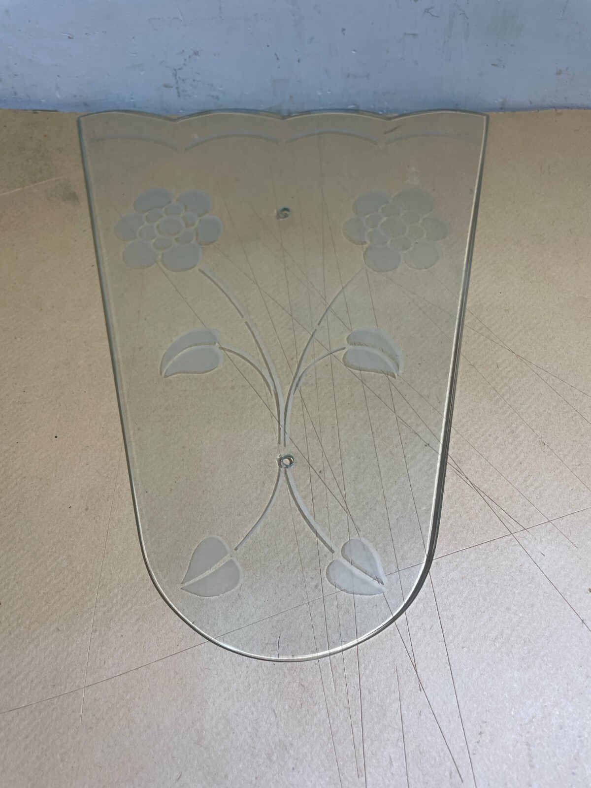Coppia Di Ventole Per Lampade In Vetro Decorato A Motivi Floreali