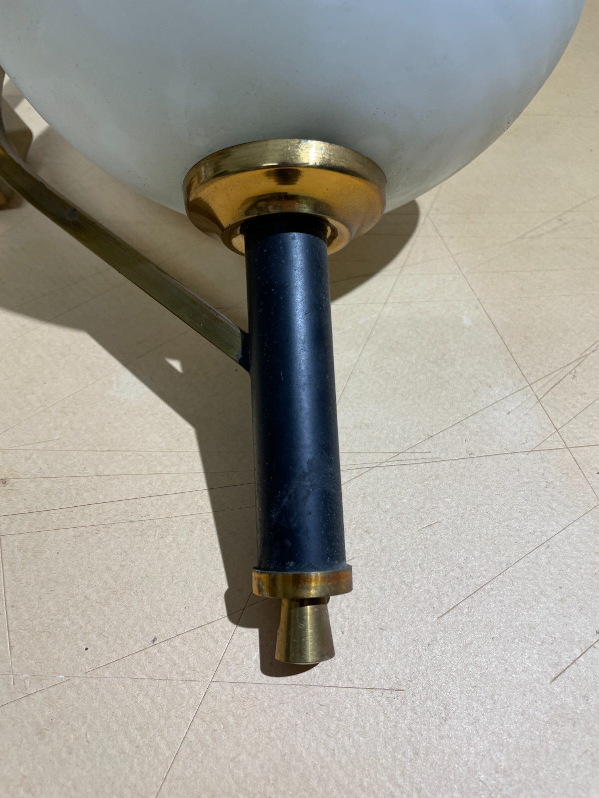 Lampada Da Parete Applique In Vetro Opalescente E Ottone, Stile Stilnovo