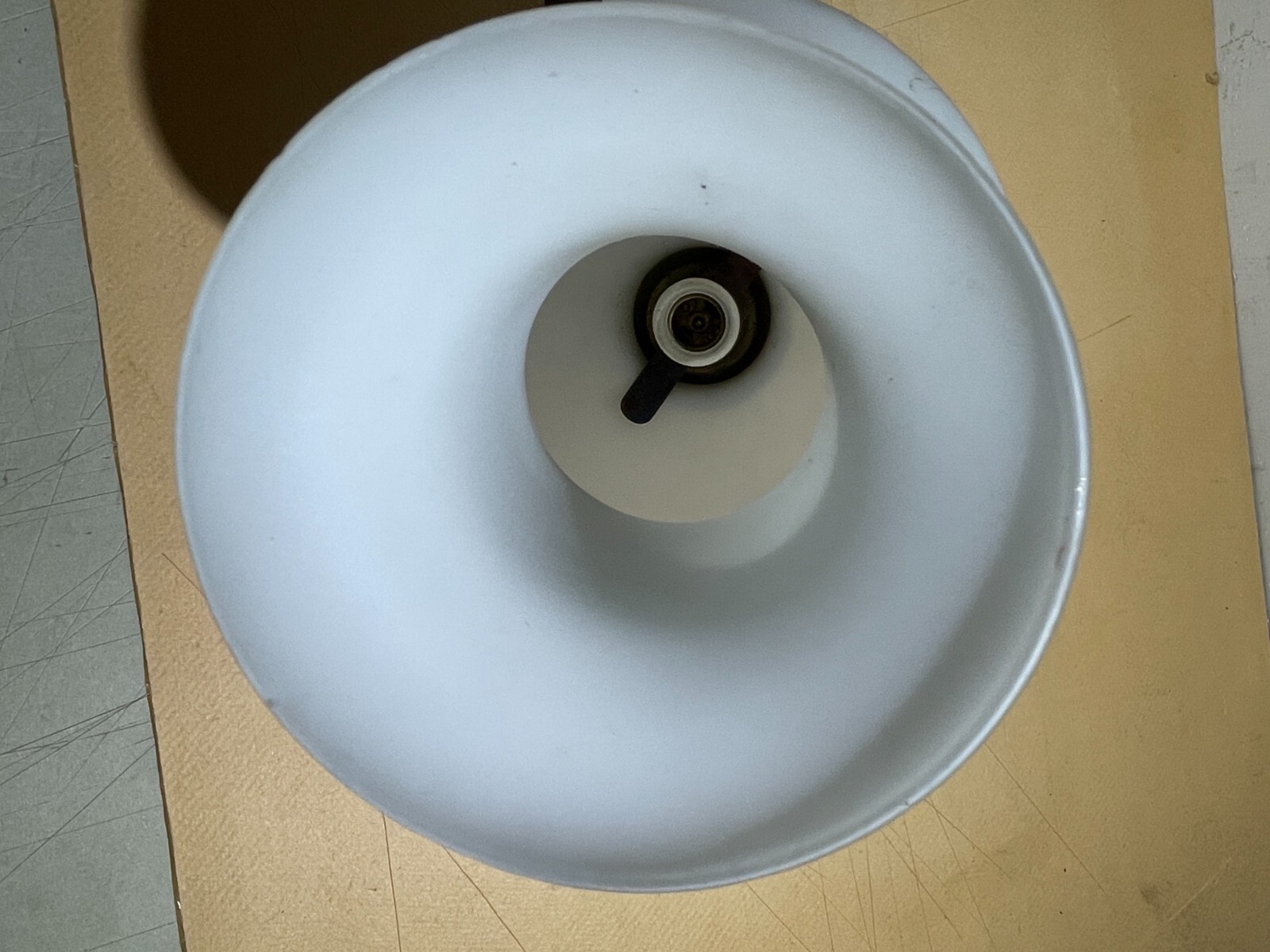 Lampada Da Parete Applique In Vetro Opalescente E Ottone, Stile Stilnovo