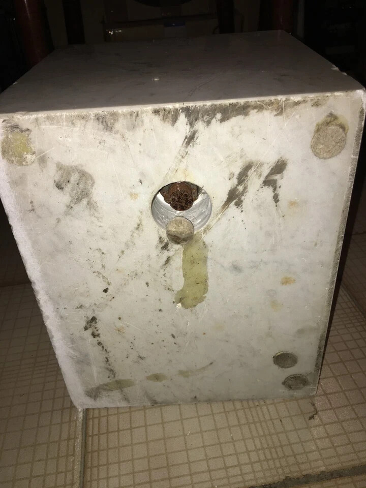 Lampada Ad Arco Cromata Con Base In Marmo