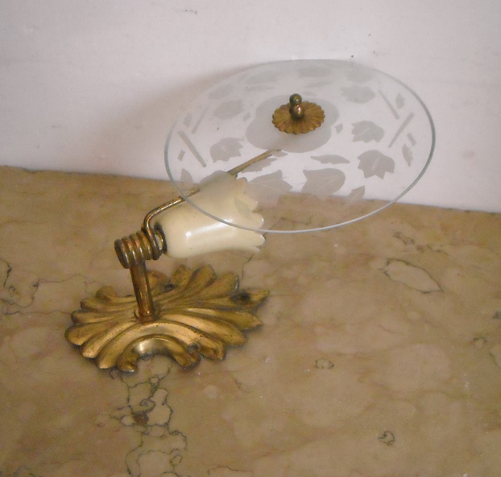 Applique Di Design In Metallo Laccato E Ottone Con Vetro Inciso, Anni '50