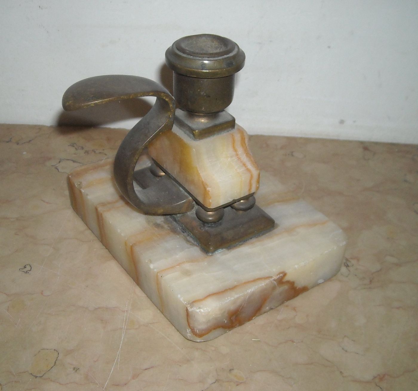 Soprammobile Artistico: Bugia Porta Candela In Marmo E Bronzo