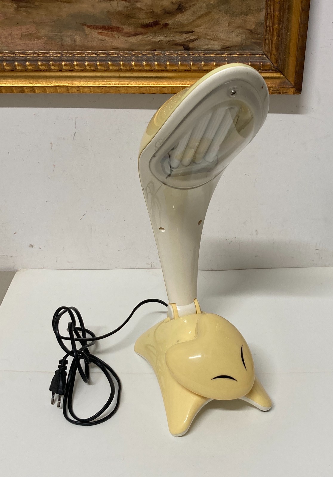 Lampada Da Scrivania Pieghevole In Plastica, Design Anni '80 Con Elemento A Cuore