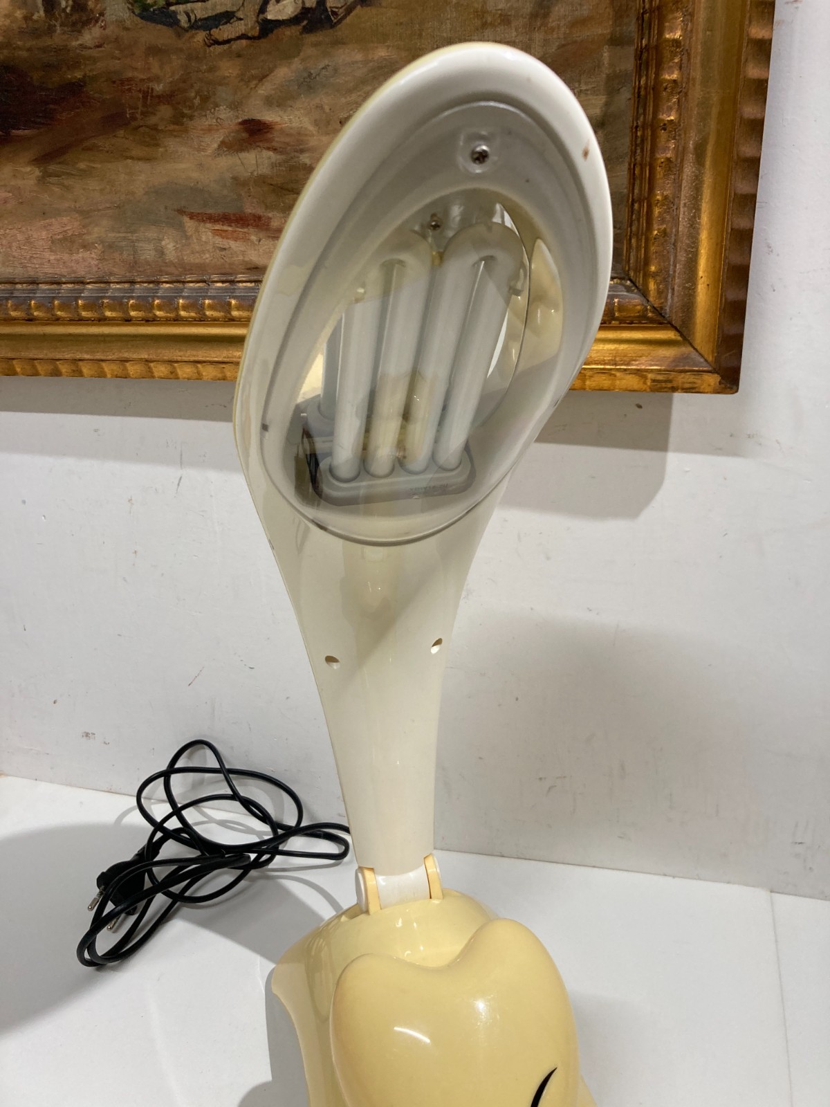 Lampada Da Scrivania Pieghevole In Plastica, Design Anni '80 Con Elemento A Cuore