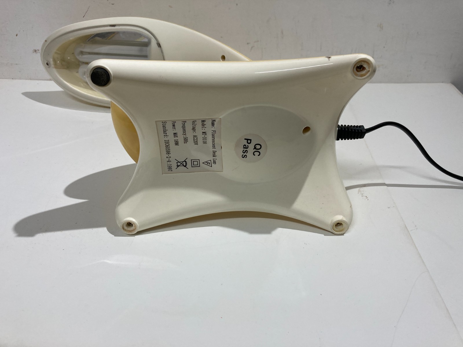 Lampada Da Scrivania Pieghevole In Plastica, Design Anni '80 Con Elemento A Cuore