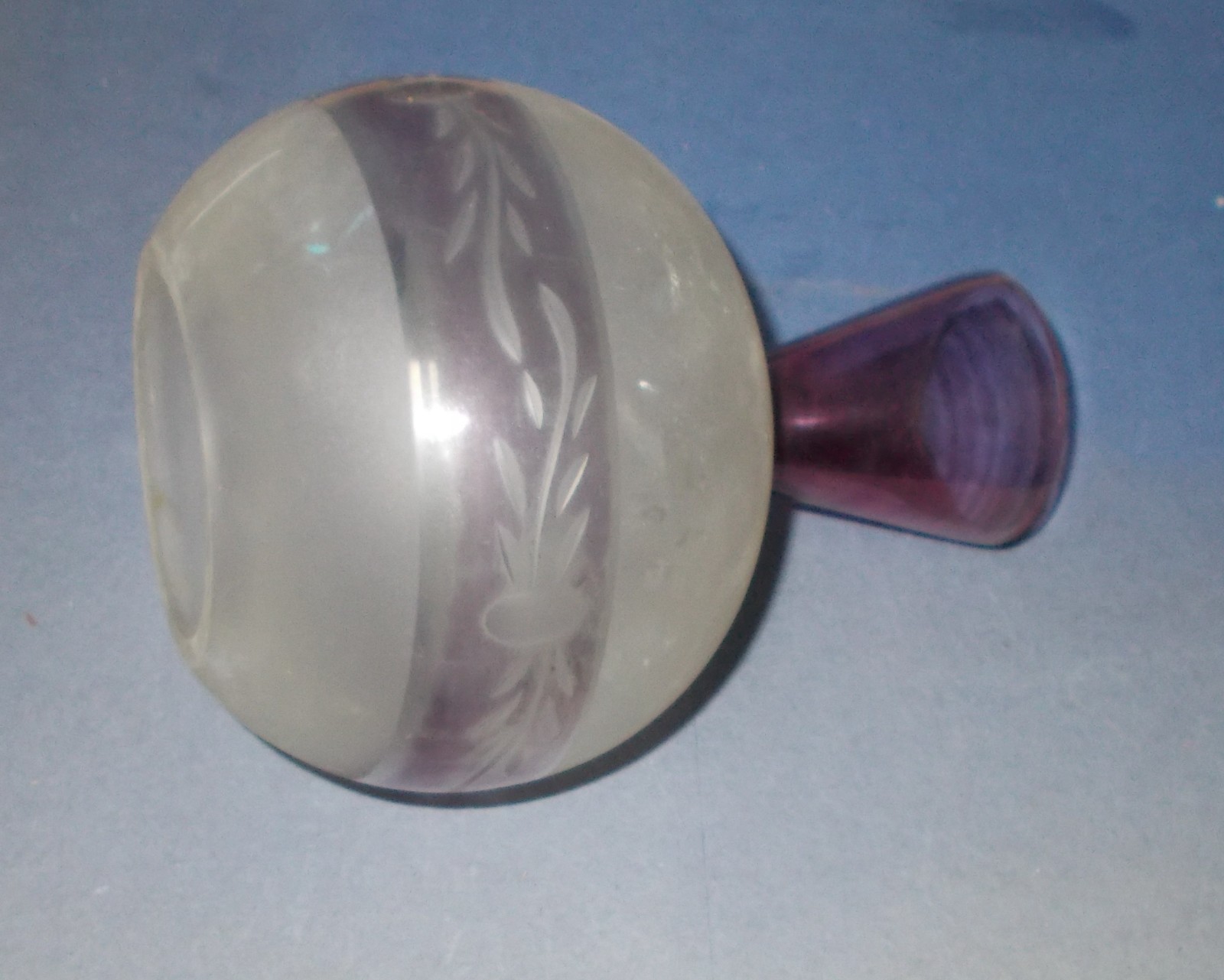 Modernariato E Design: Coppa Per Lampada In Vetro d'Epoca Dal Sinuoso Modellato