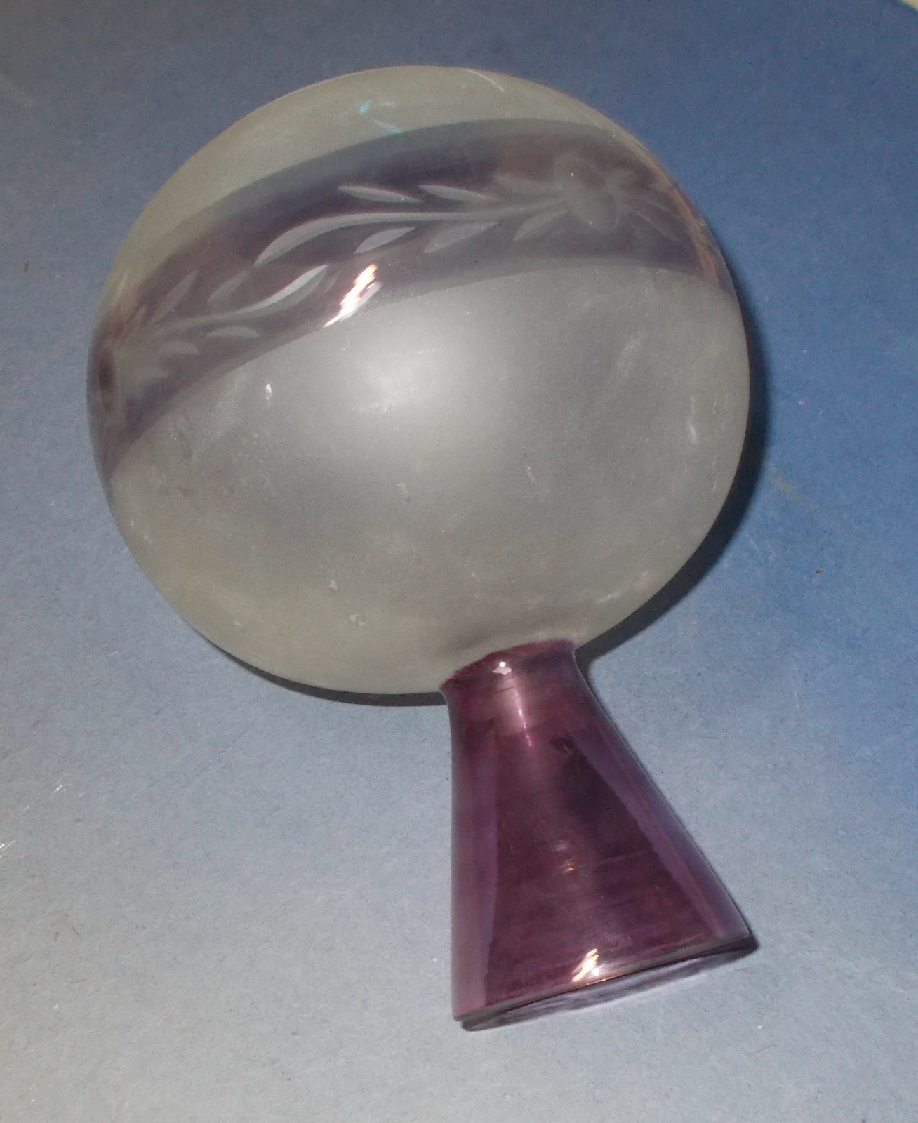 Modernariato E Design: Coppa Per Lampada In Vetro d'Epoca Dal Sinuoso Modellato