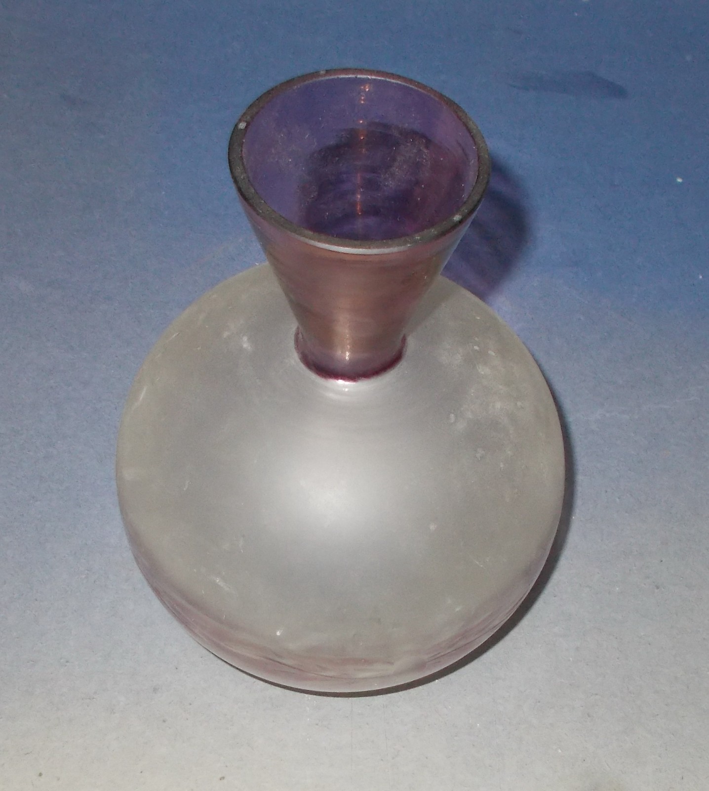 Modernariato E Design: Coppa Per Lampada In Vetro d'Epoca Dal Sinuoso Modellato