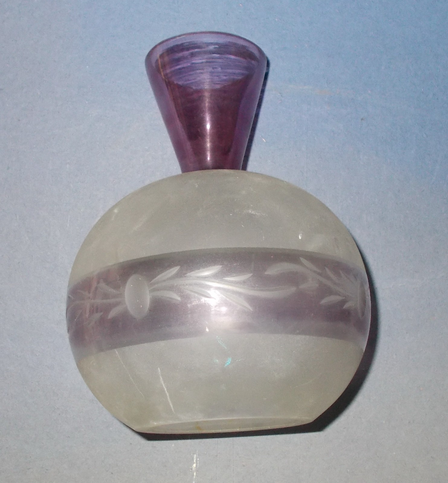 Modernariato E Design: Coppa Per Lampada In Vetro d'Epoca Dal Sinuoso Modellato