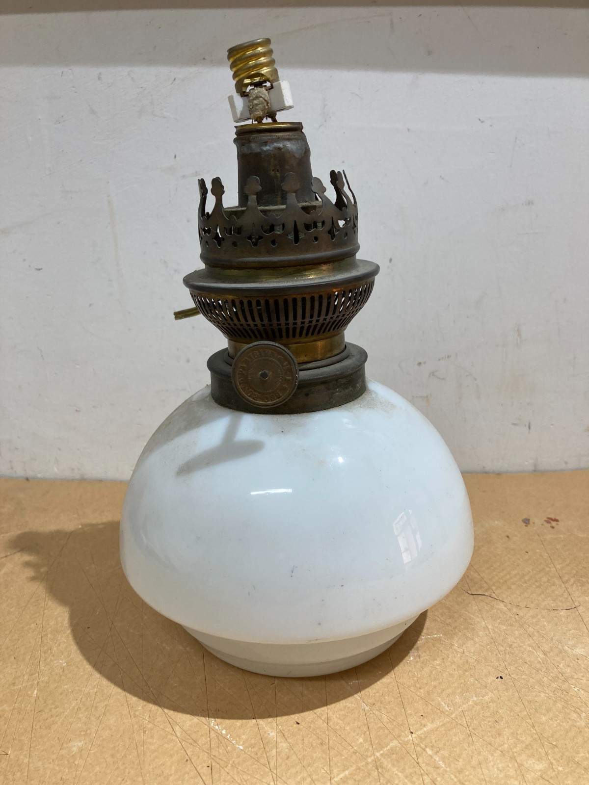 Antica Lampada In Vetro Opaline Bianco, Lume Da Collezione Rond Parisien