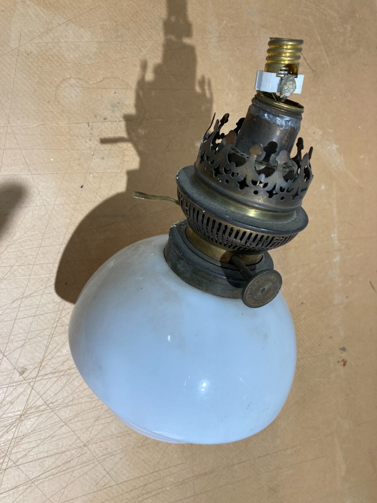 Antica Lampada In Vetro Opaline Bianco, Lume Da Collezione Rond Parisien