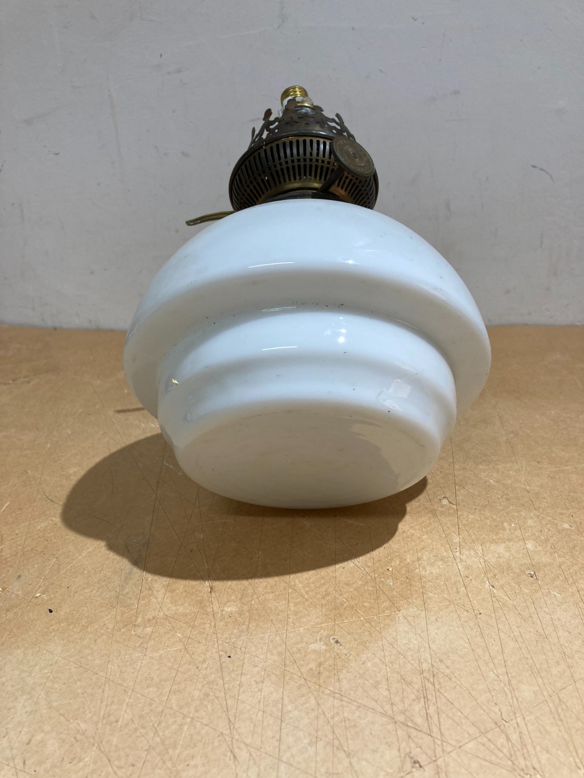 Antica Lampada In Vetro Opaline Bianco, Lume Da Collezione Rond Parisien