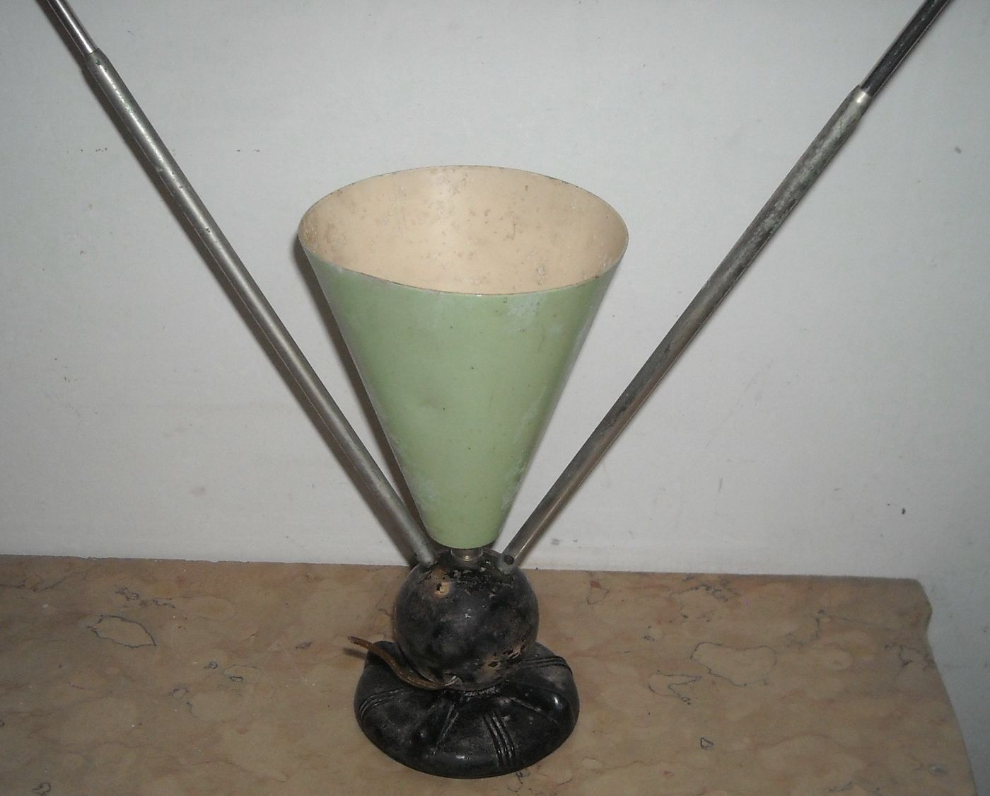 Lampada Da Tavolo Con Antenne Radio TV d'Epoca