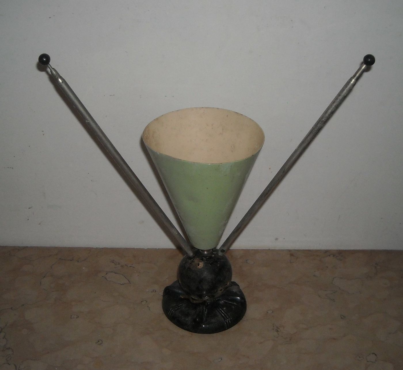 Lampada Da Tavolo Con Antenne Radio TV d'Epoca