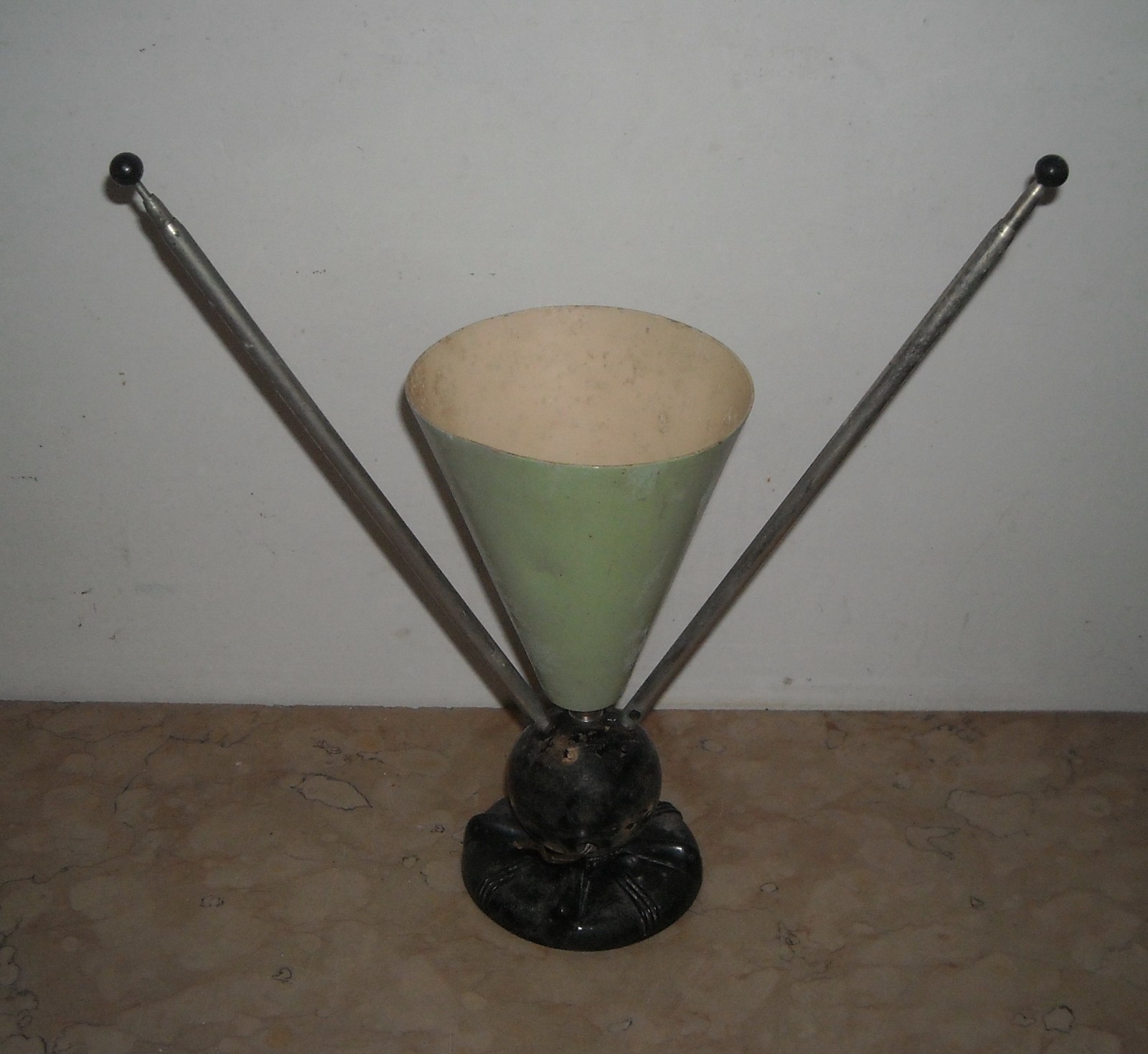 Lampada Da Tavolo Con Antenne Radio TV d'Epoca