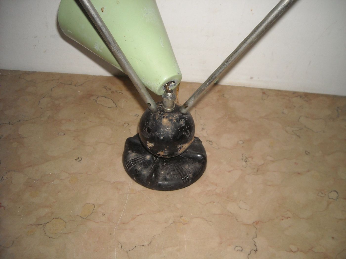 Lampada Da Tavolo Con Antenne Radio TV d'Epoca