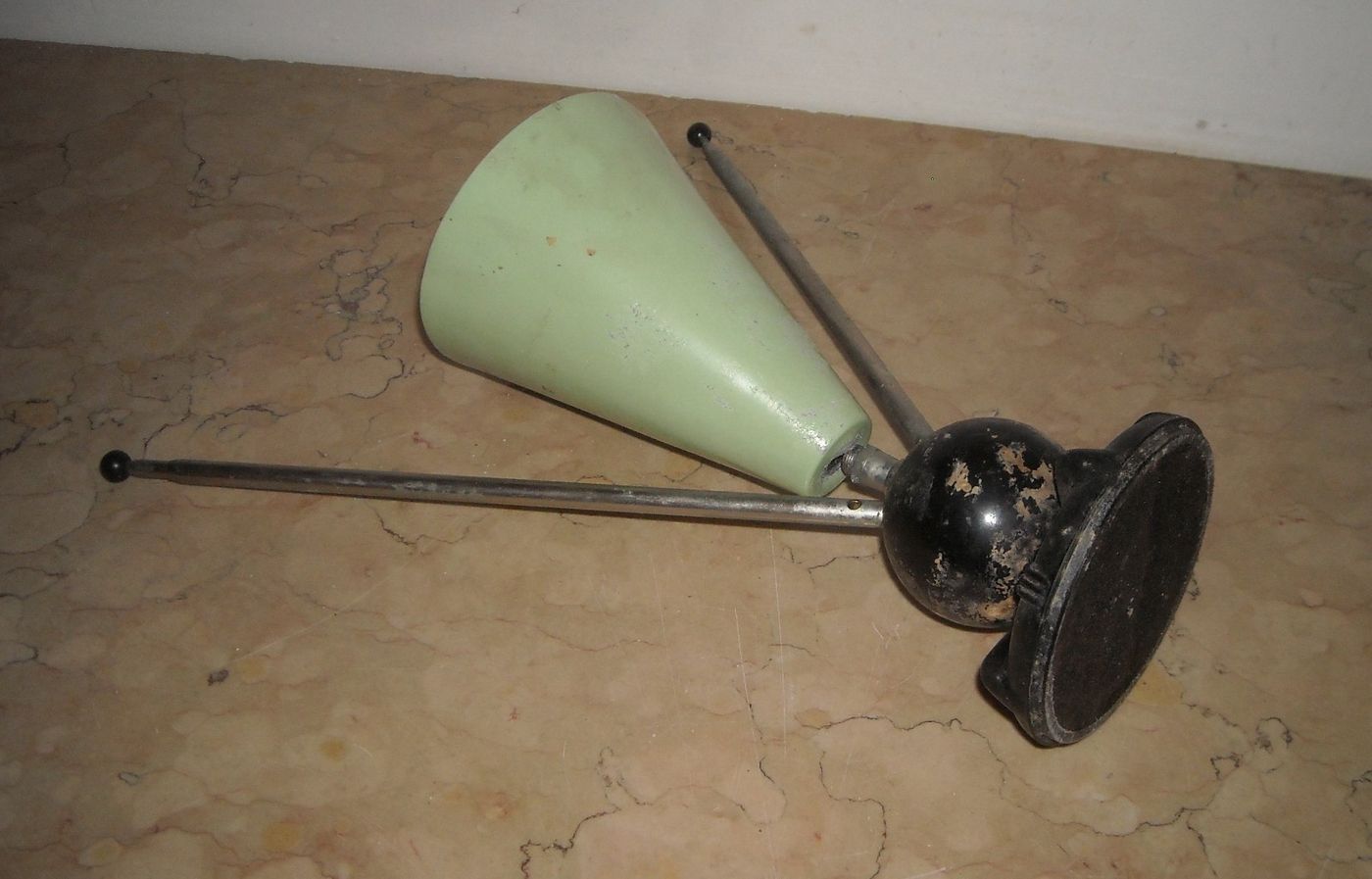 Lampada Da Tavolo Con Antenne Radio TV d'Epoca