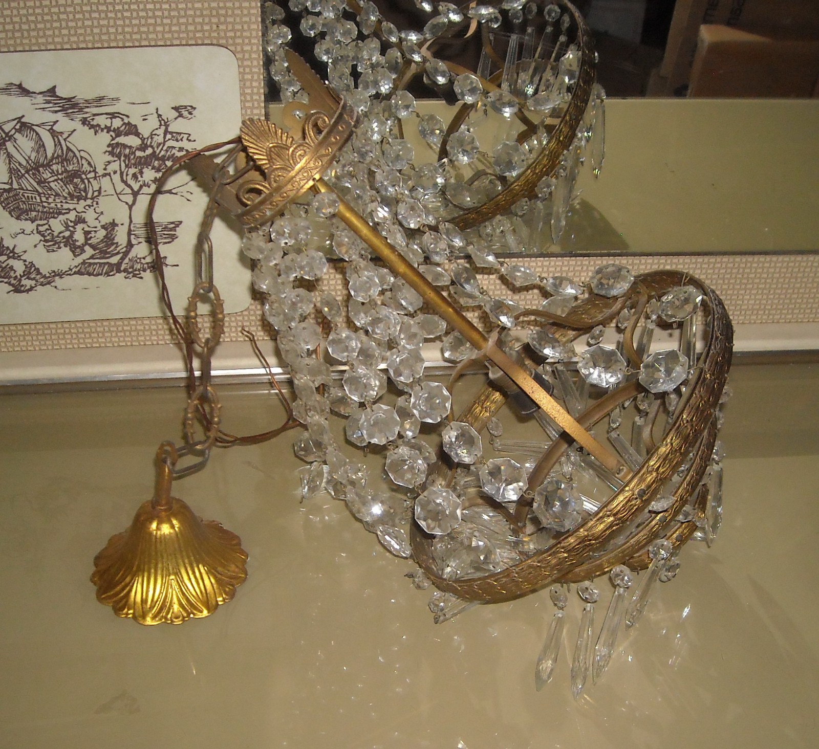 Lampadario In Ottone Dorato Con Prismi In Vetro