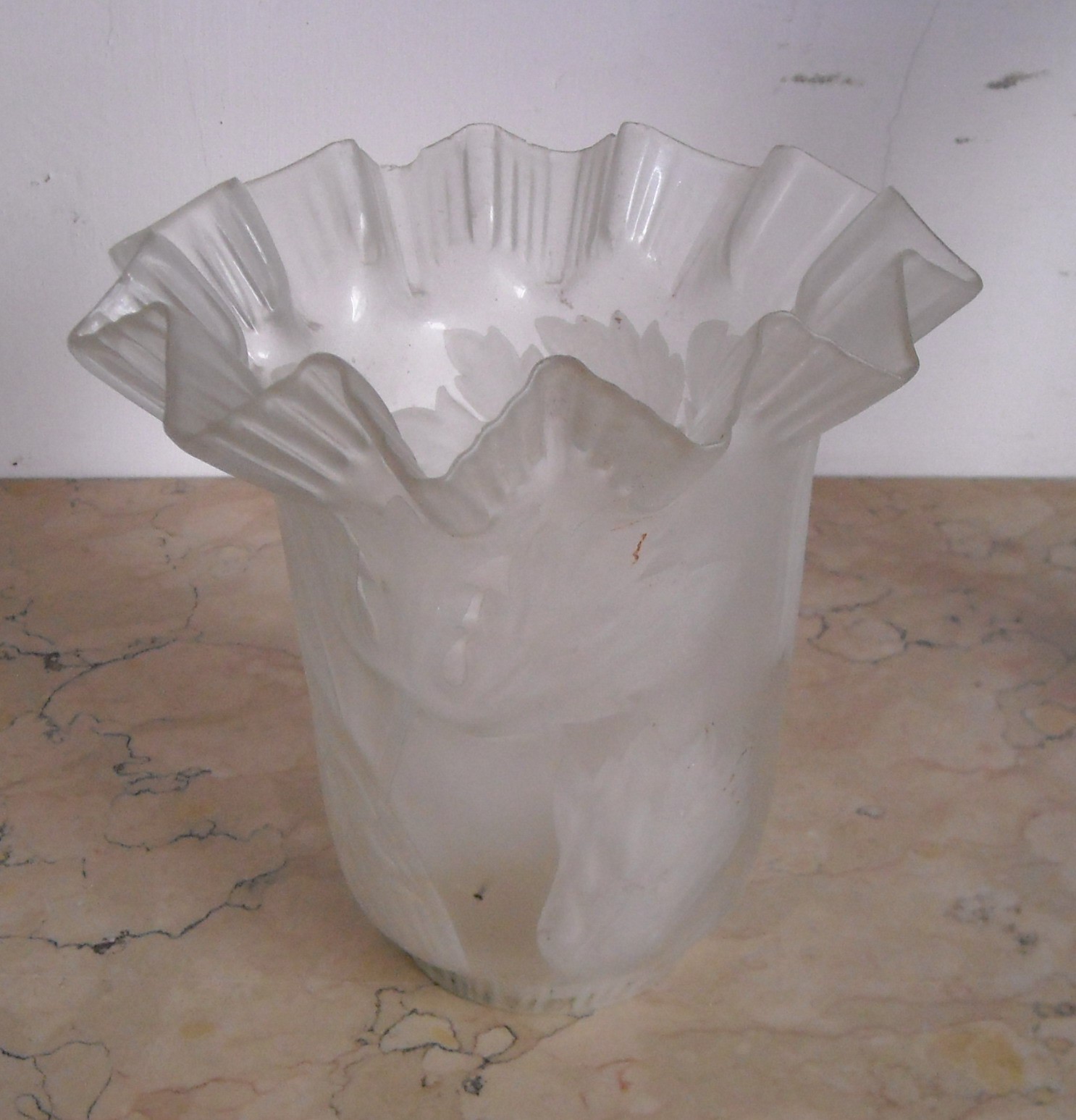 Vetri d'Epoca: Antica Coppa Per Lampade O Lampadari Con Decoro Floreale