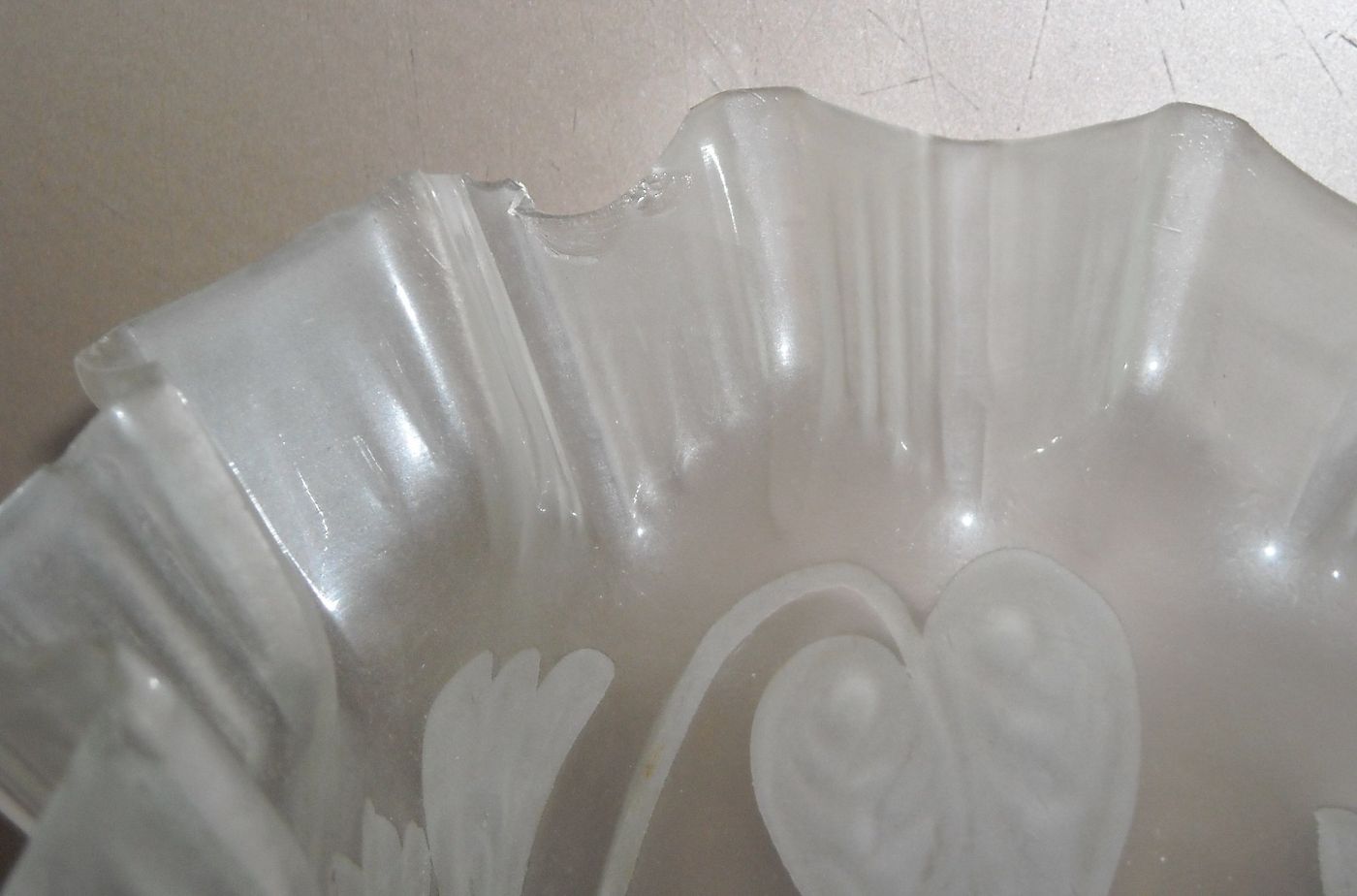 Vetri d'Epoca: Antica Coppa Per Lampade O Lampadari Con Decoro Floreale