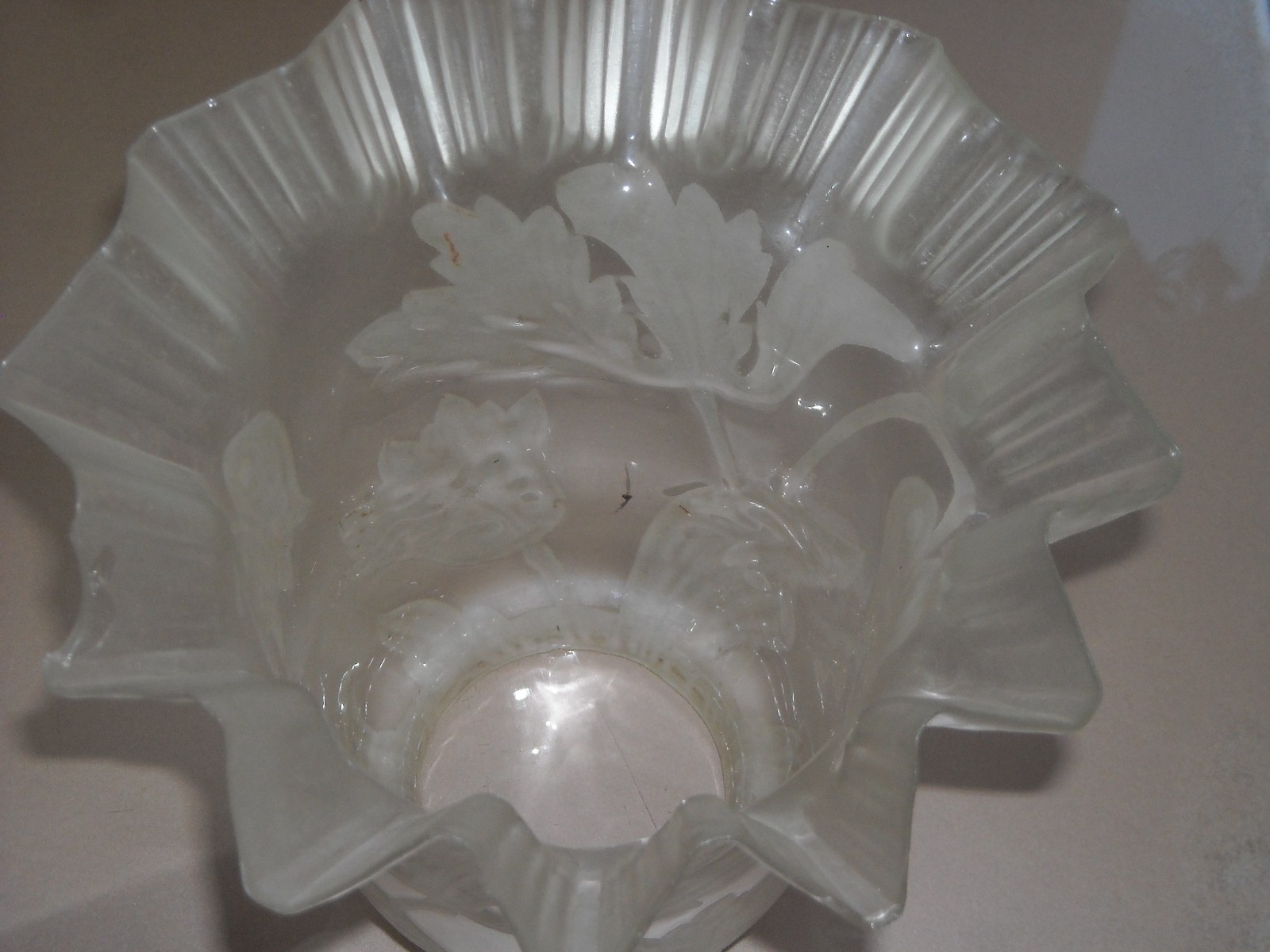 Vetri d'Epoca: Antica Coppa Per Lampade O Lampadari Con Decoro Floreale