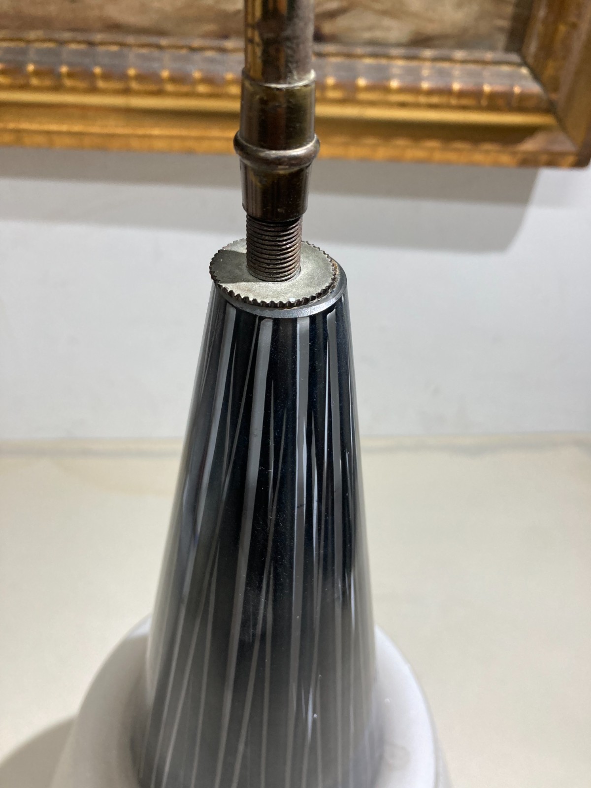 Modernariato, Design: Stilizzata Lampada A Sospensione In Vetro Decorativo