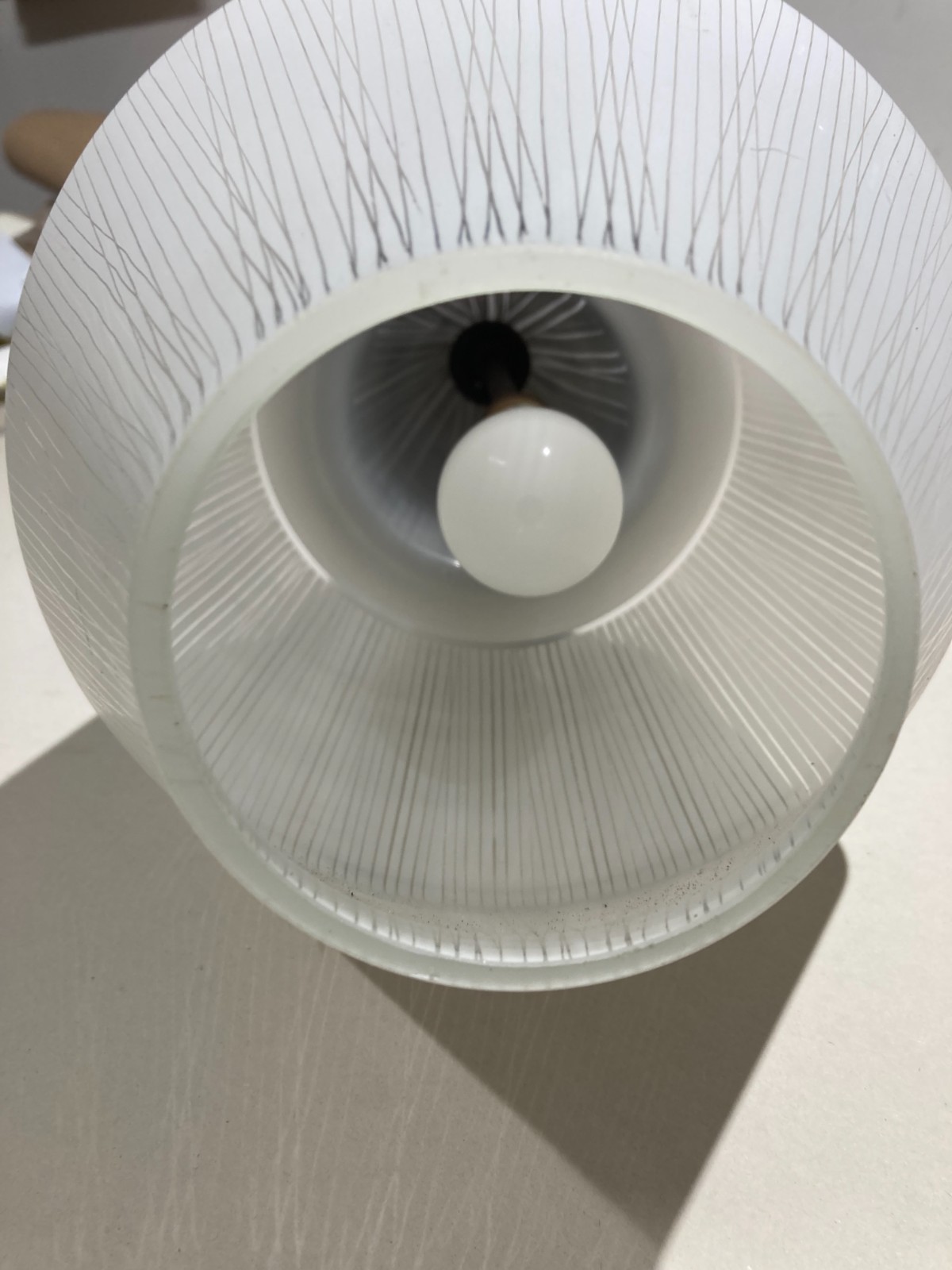 Modernariato, Design: Stilizzata Lampada A Sospensione In Vetro Decorativo