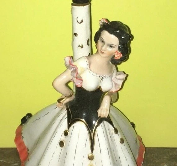 Artistica Scultura In Ceramica Girardi: Lampada Decorativa d'Epoca, Ballo E Danza
