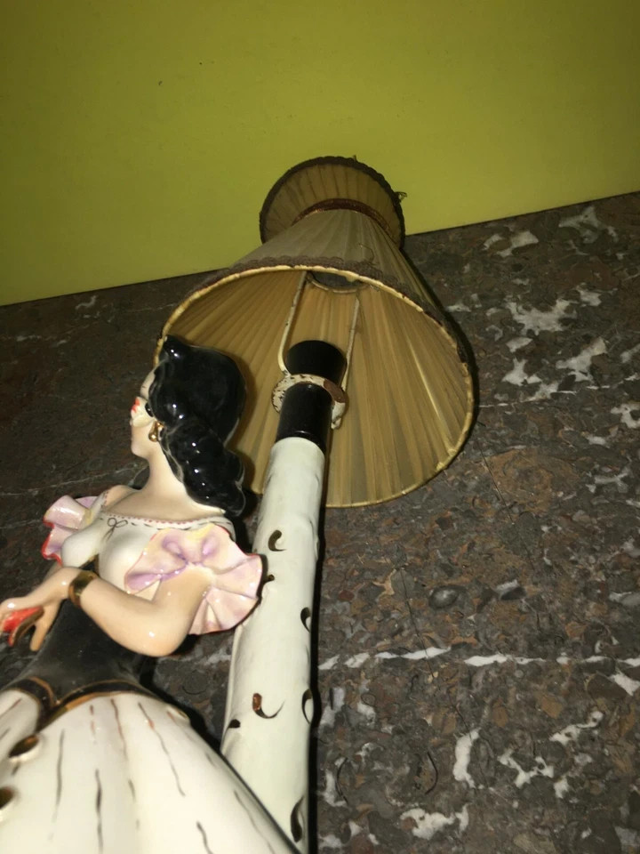 Artistica Scultura In Ceramica Girardi: Lampada Decorativa d'Epoca, Ballo E Danza
