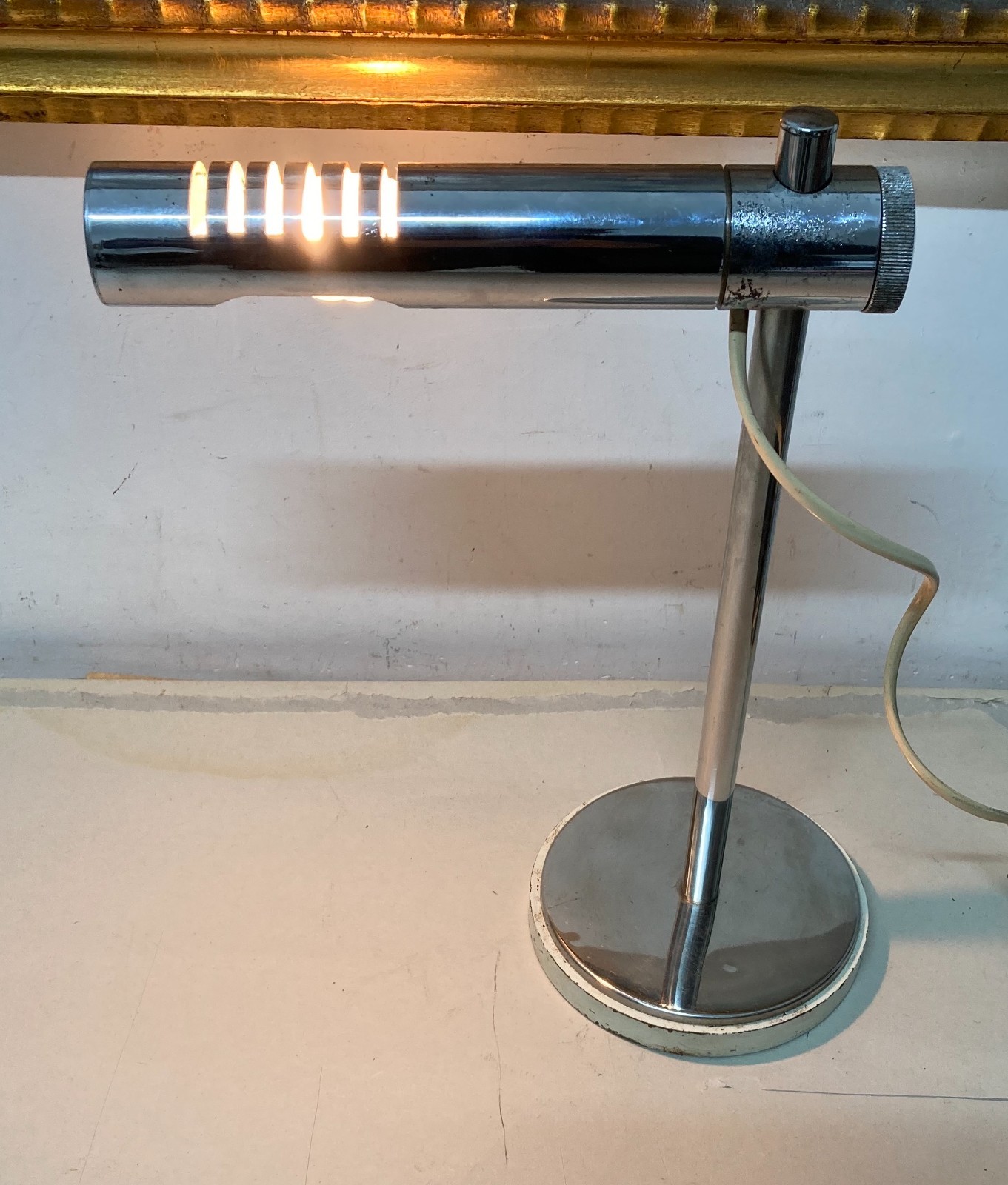 Lampada Da Tavolo Stilizzata, Design Modernariato