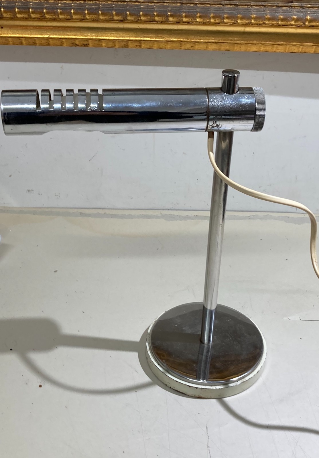 Lampada Da Tavolo Stilizzata, Design Modernariato