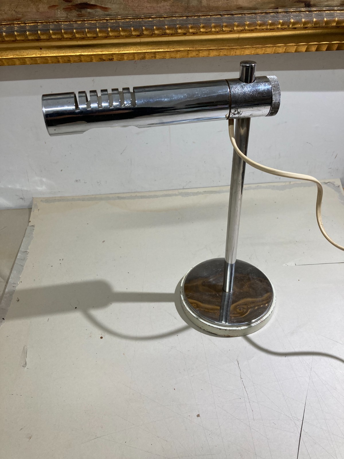 Lampada Da Tavolo Stilizzata, Design Modernariato