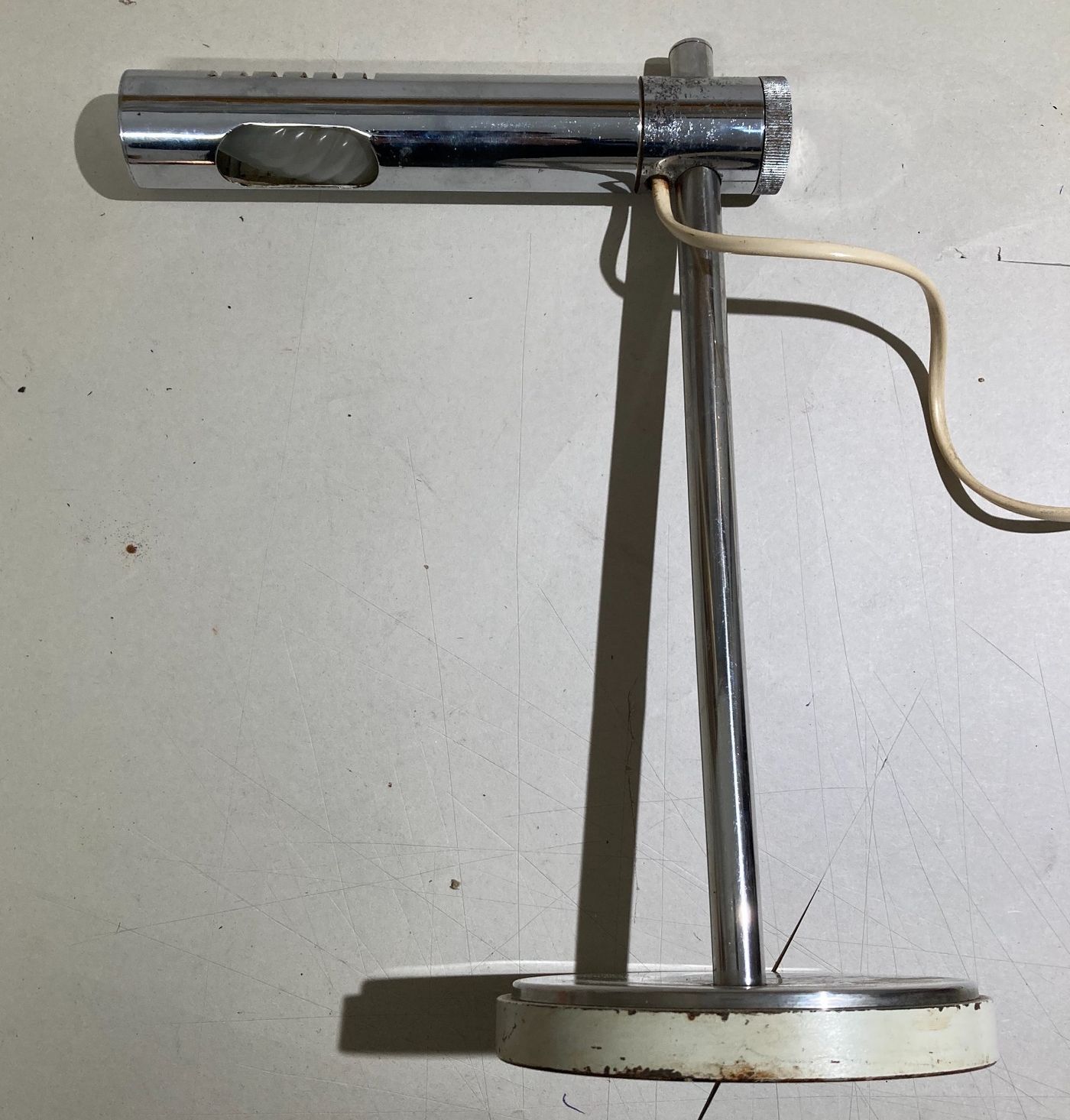 Lampada Da Tavolo Stilizzata, Design Modernariato