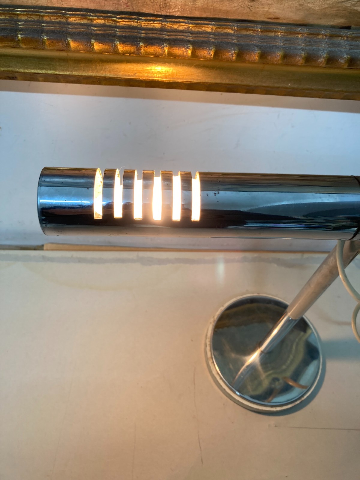 Lampada Da Tavolo Stilizzata, Design Modernariato