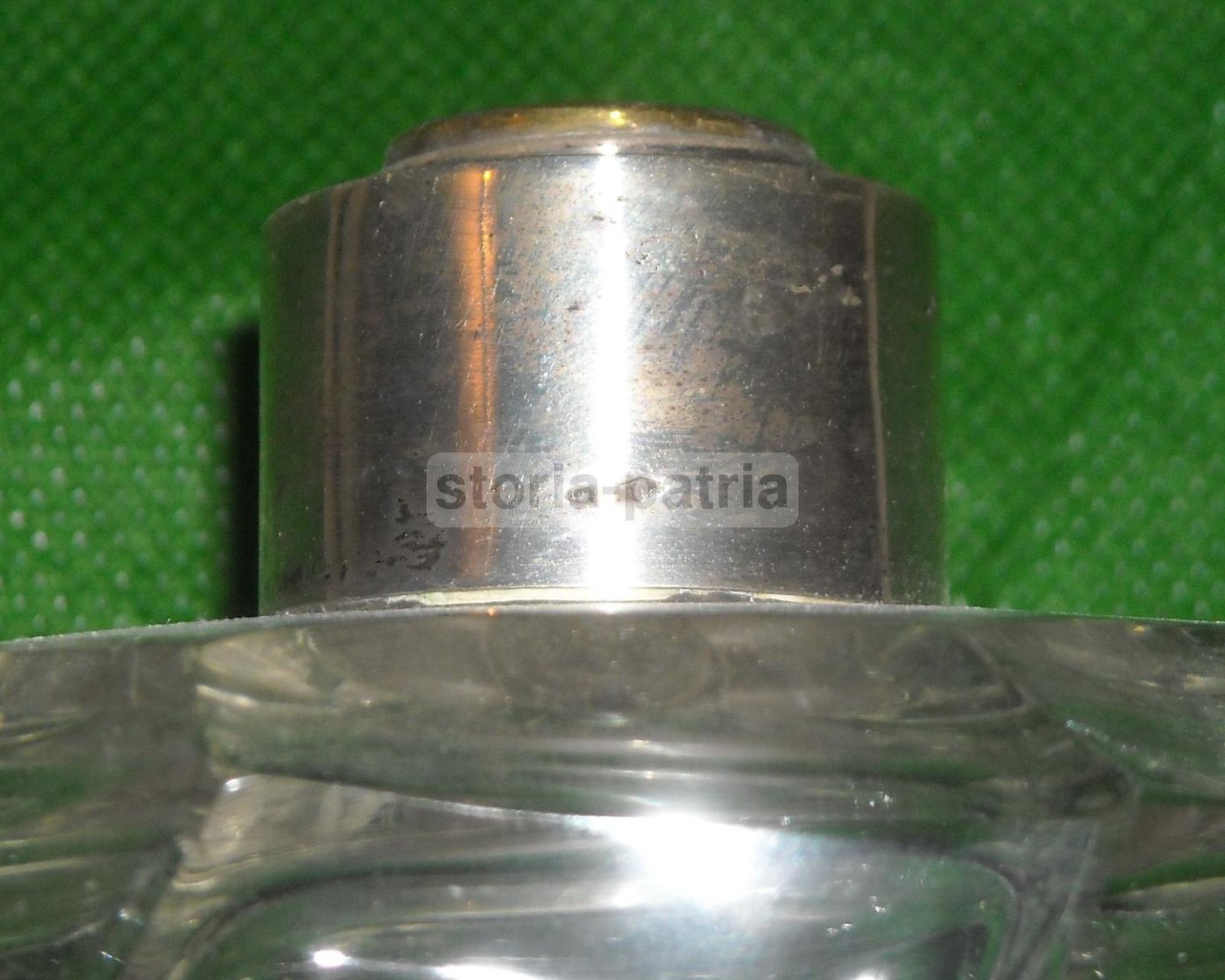 Soprammobile In Vetro Decorativo, Porta Profumo Con Montatura In Argento