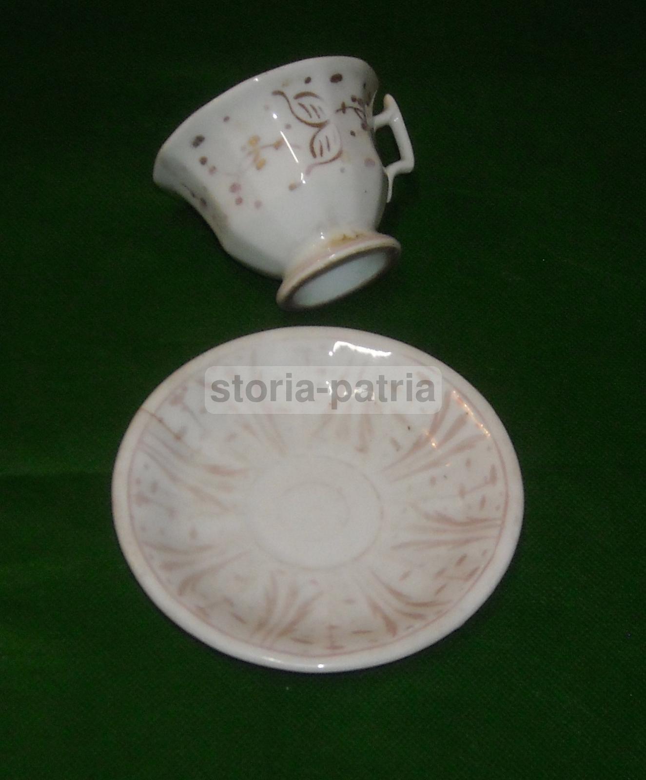 Tazza Con Piattino In Porcellana Decorata Oro (XIX Secolo)