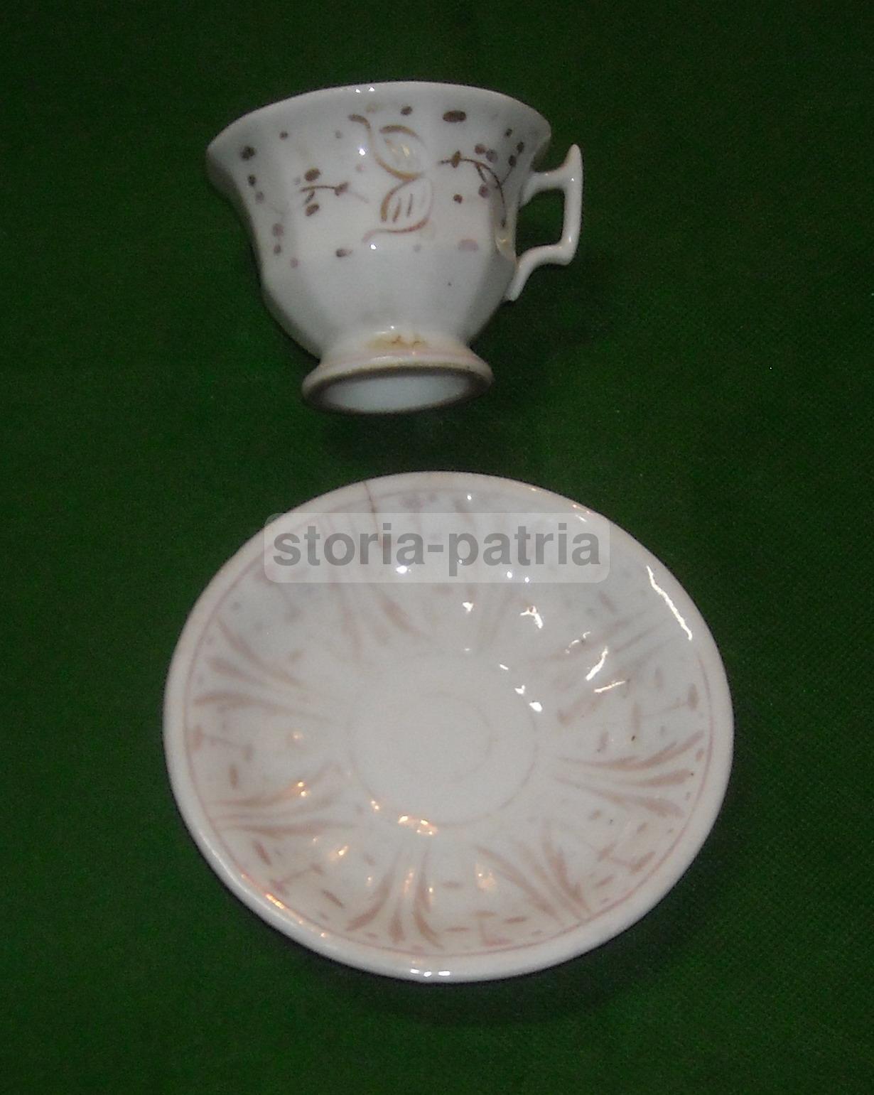 Tazza Con Piattino In Porcellana Decorata Oro (XIX Secolo)