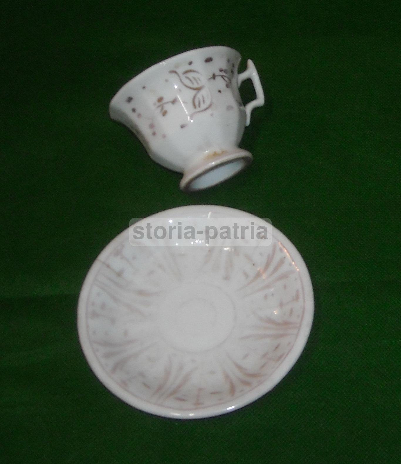 Tazza Con Piattino In Porcellana Decorata Oro (XIX Secolo)