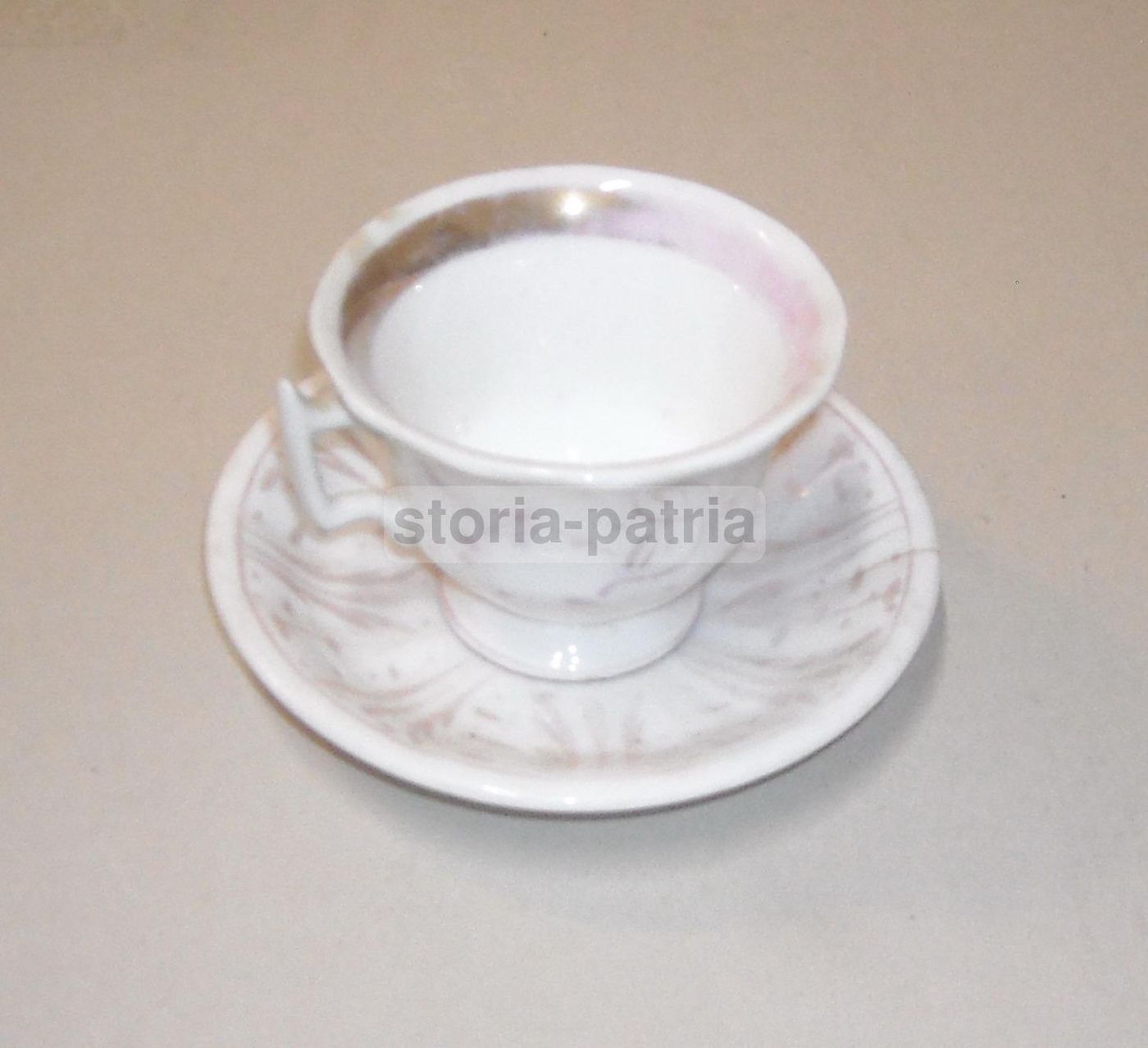 Tazza Con Piattino In Porcellana Decorata Oro (XIX Secolo)