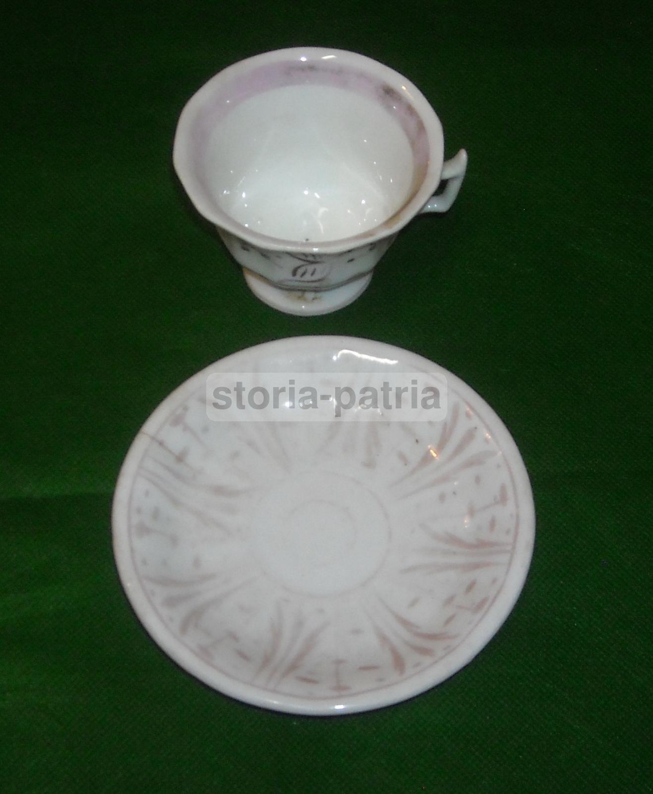Tazza Con Piattino In Porcellana Decorata Oro (XIX Secolo)