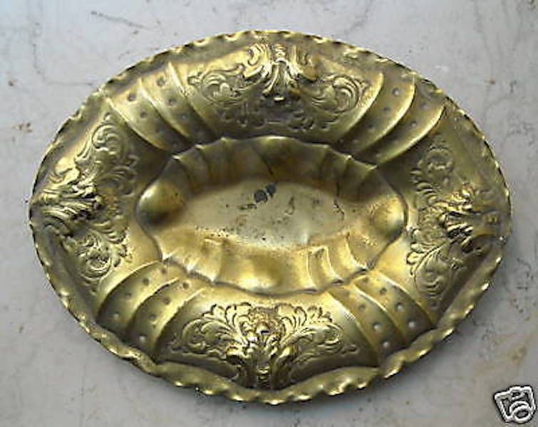 Vassoio Decorativo In Ottone Sbalzato, Anni '30