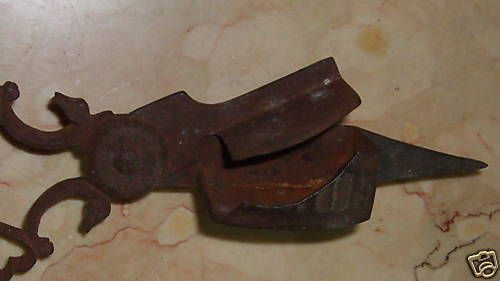 Antica Pinza In Ferro Battuto Con Manici Decorati (cuore E Serpente)