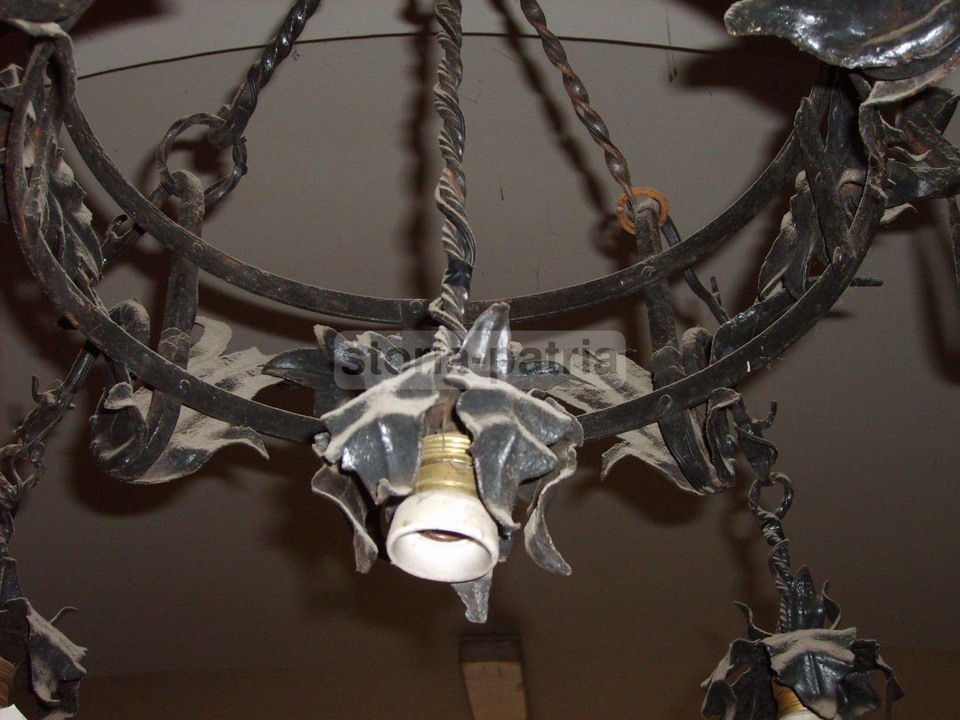 Lampadario Liberty In Ferro Battuto Con Draghi Alati, Inizio '900