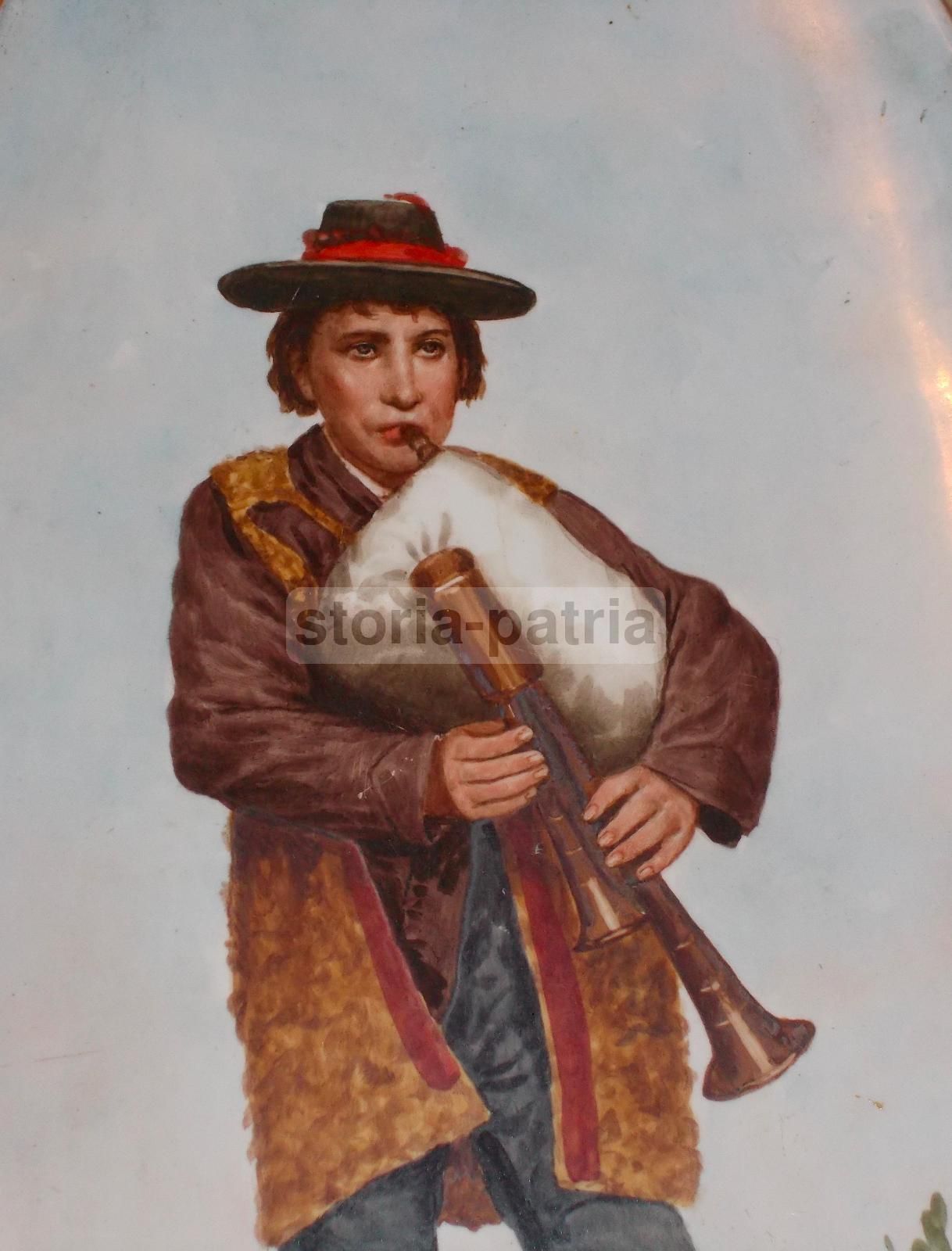 Piatto In Ceramica Con Zampognaro In Costume Popolare Del Sud Italia, XIX Secolo