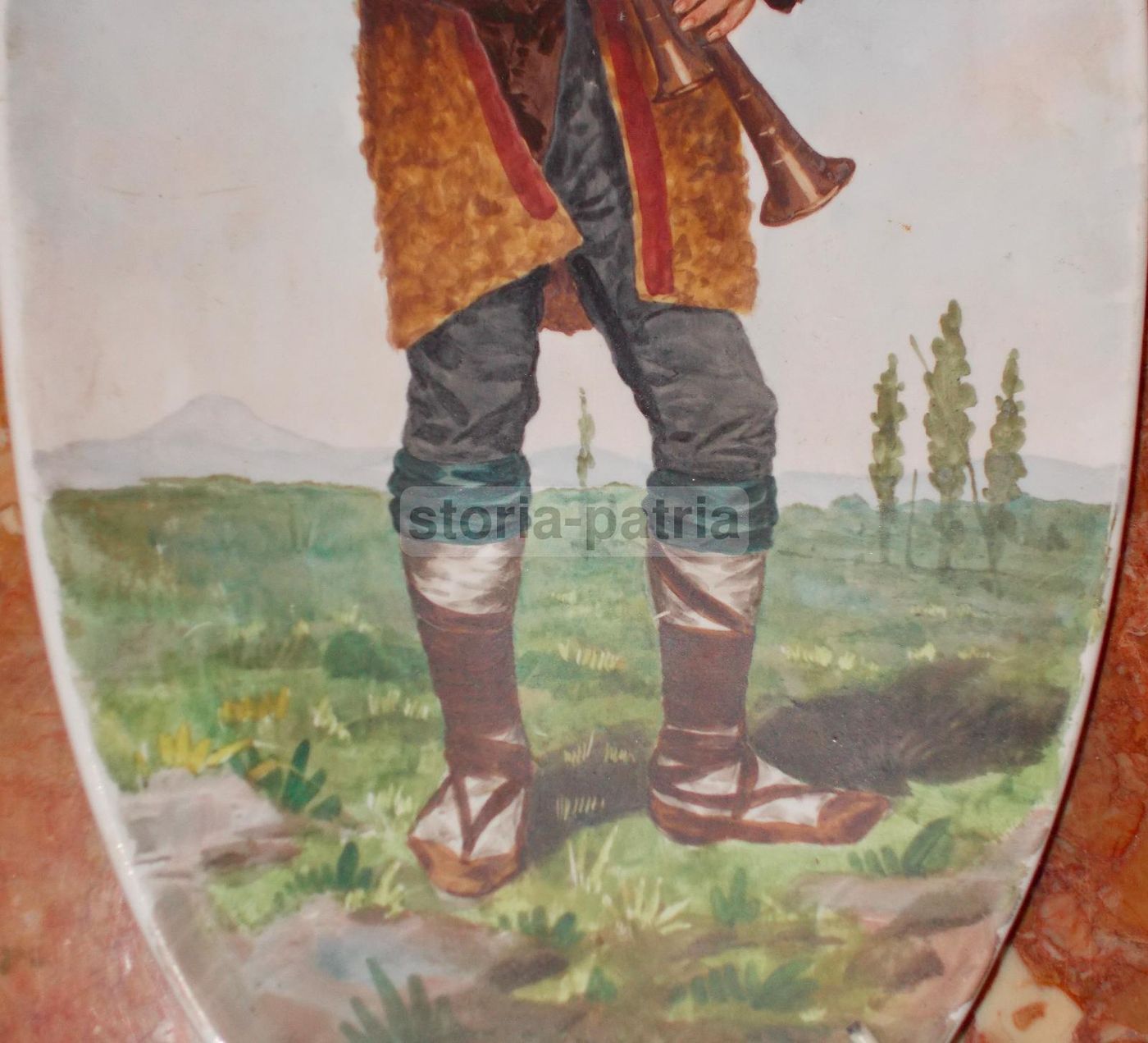 Piatto In Ceramica Con Zampognaro In Costume Popolare Del Sud Italia, XIX Secolo