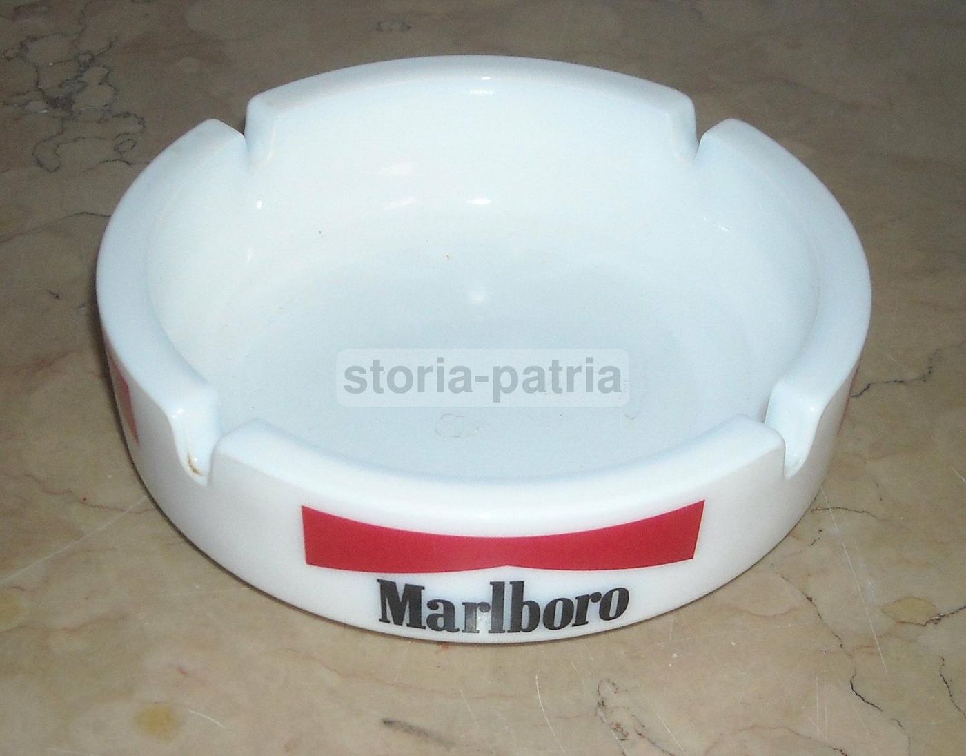 Posacenere Marlboro Vintage In Vetro Bianco Opalescente