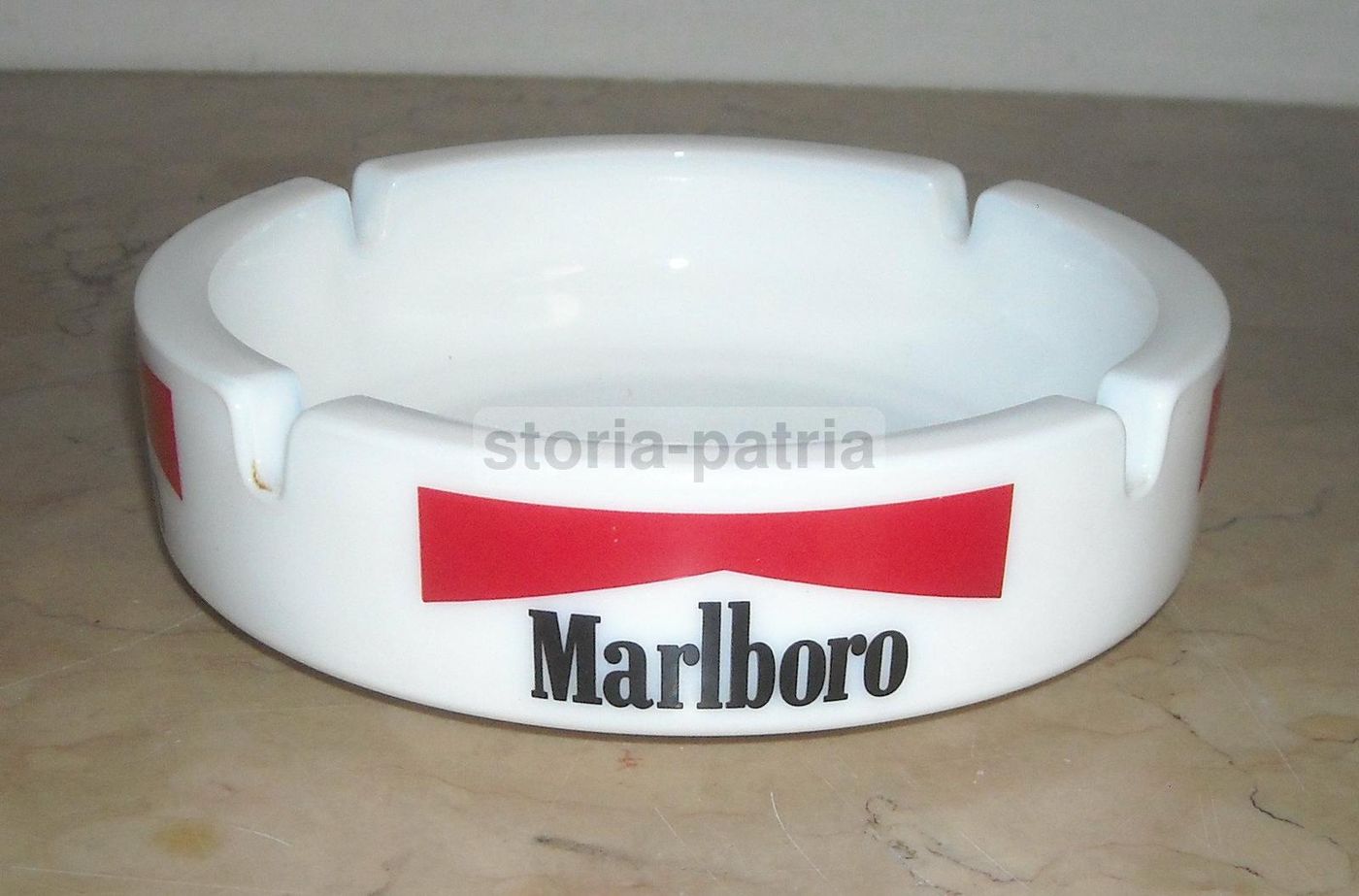 Posacenere Marlboro Vintage In Vetro Bianco Opalescente