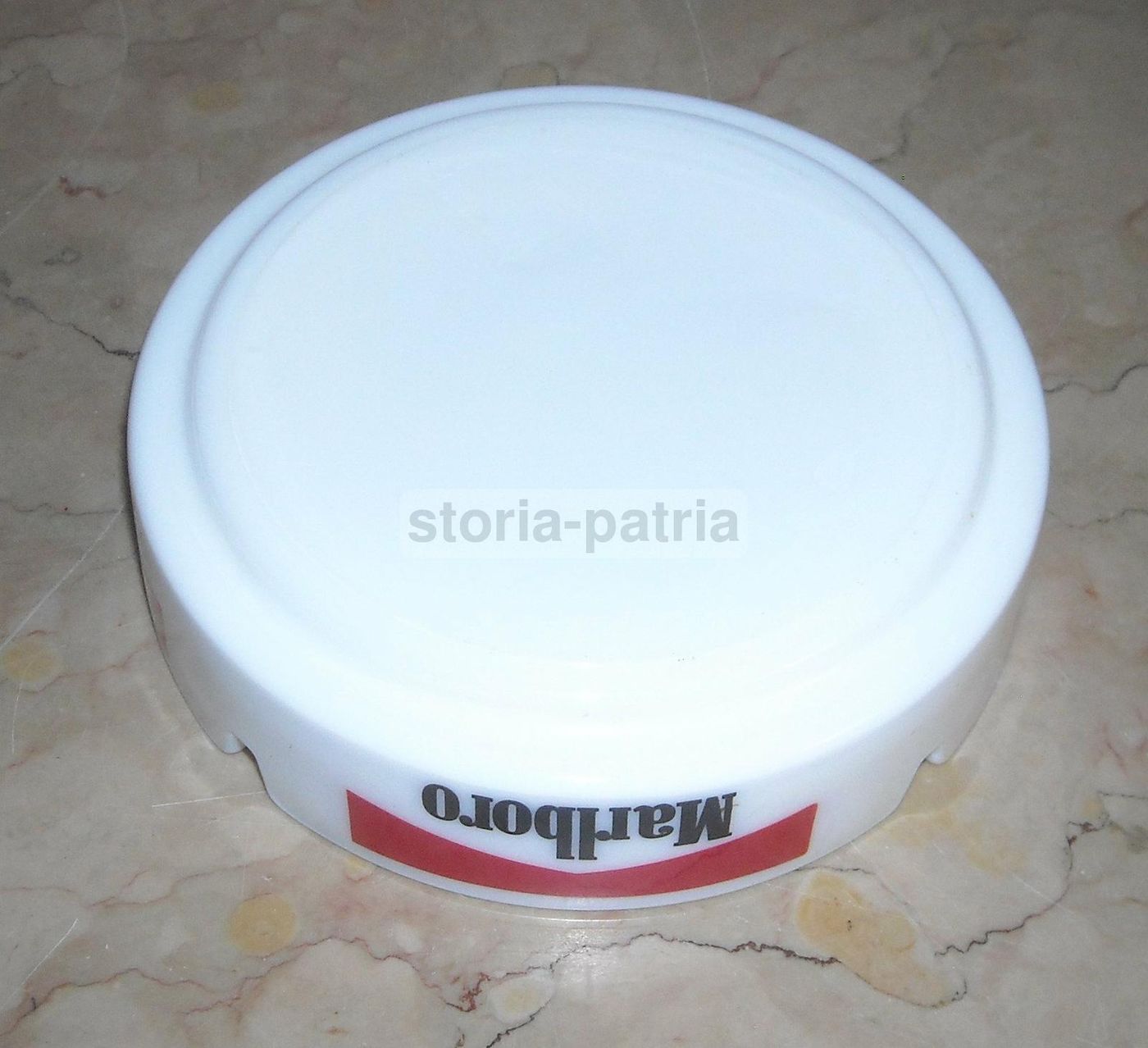 Posacenere Marlboro In Vetro Bianco Opalescente