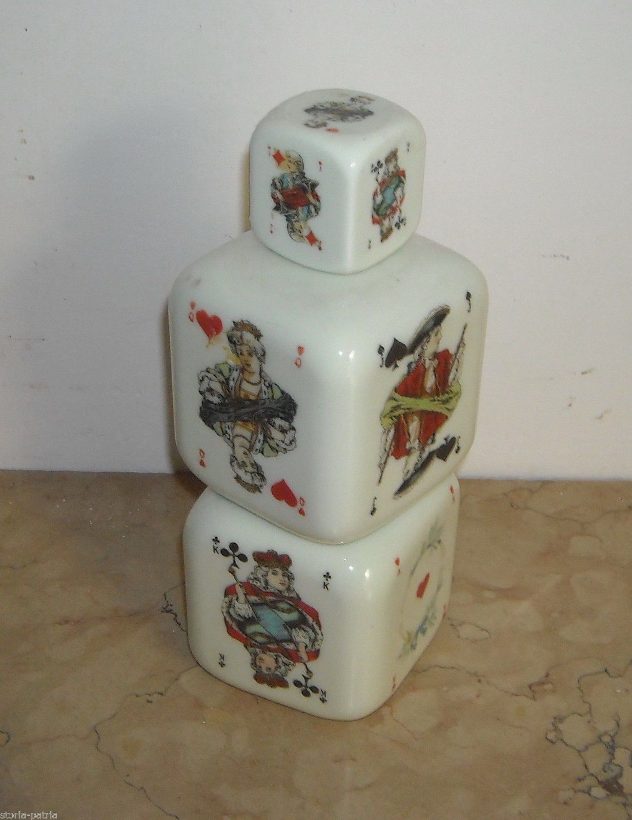 Bottiglia Vintage A Forma Di Dadi Da Poker In Vetro Opalescente